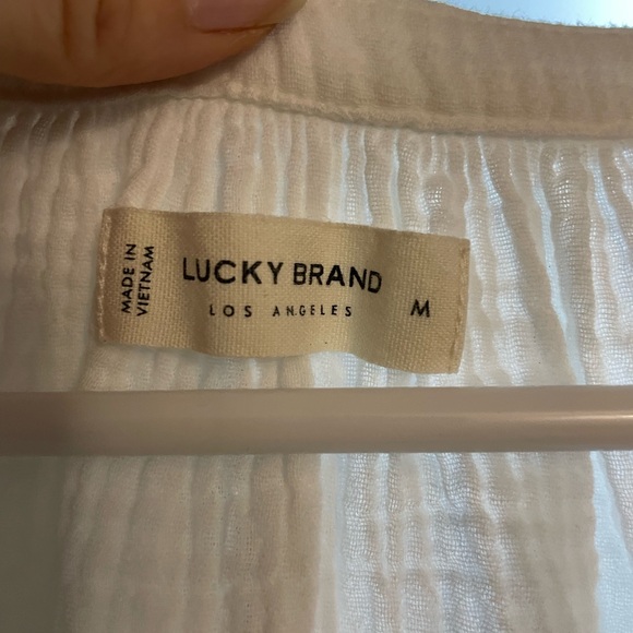 Lucky Brand, super flattering ear flattering & comfy, white waffle “linen” top - Picture 3 of 4